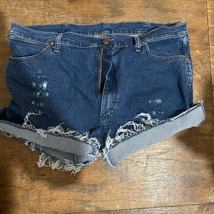 Women’s wrangler shorts. 38x34